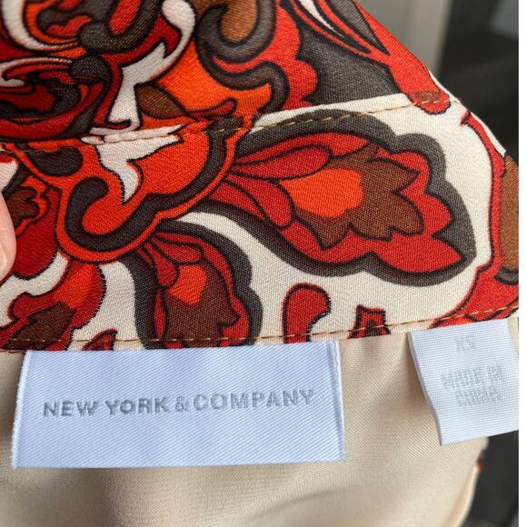 NY & Co sheen cream button down blouse with retro print collar, size XS - Picture 5 of 14